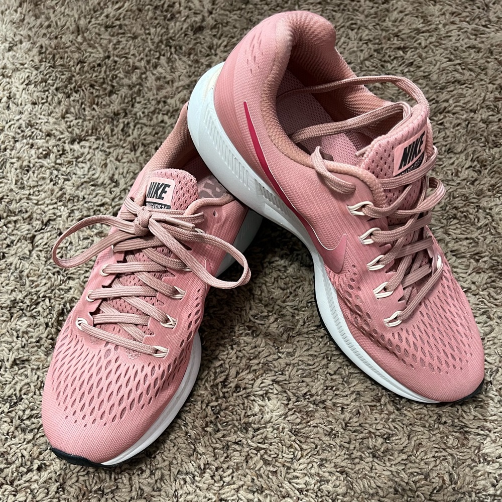 Women’s Nike Zoom Pegasus 34 Running Shoe. Size 9.5. Rose Pink.